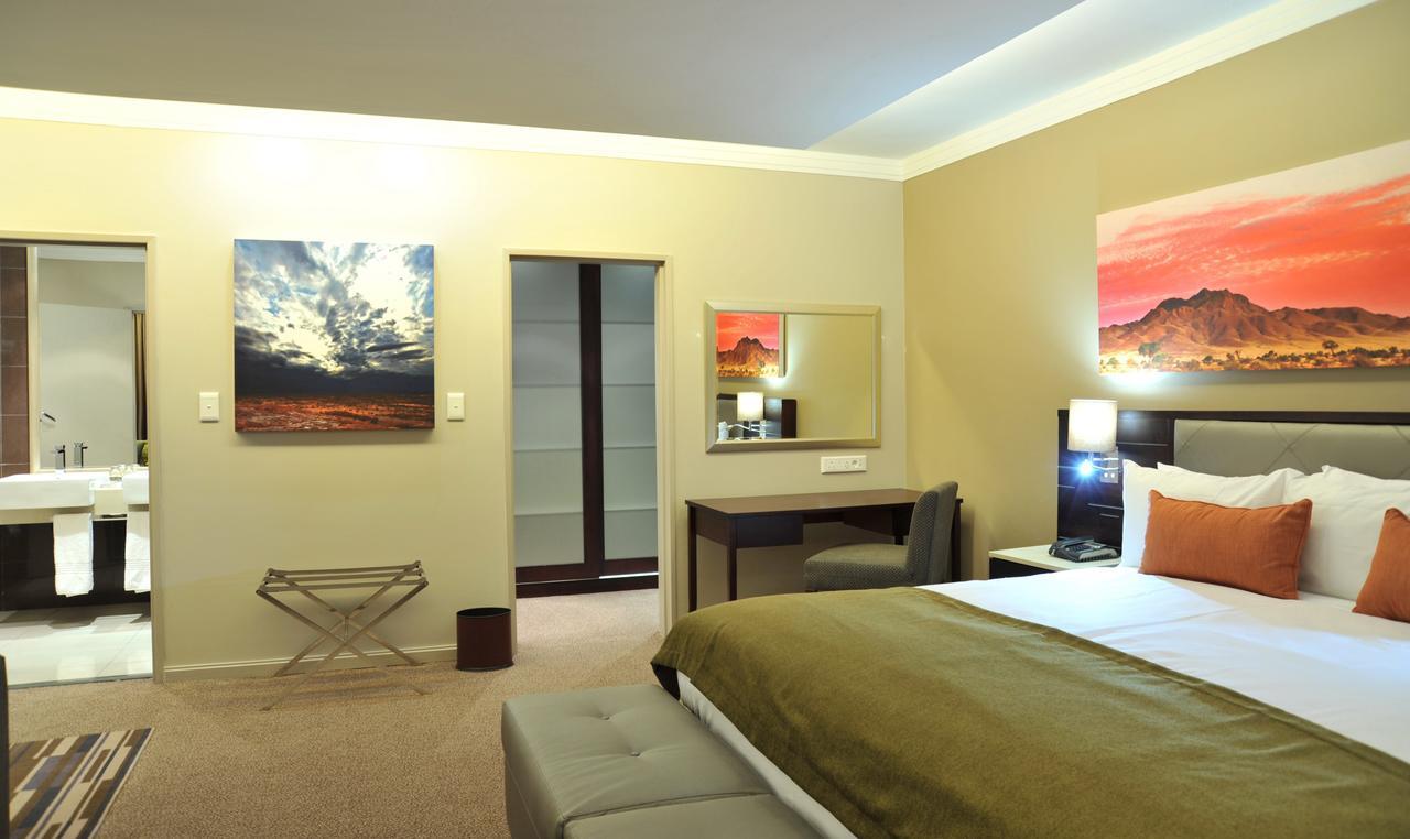 Cresta Mahalapye Hotel Buitenkant foto